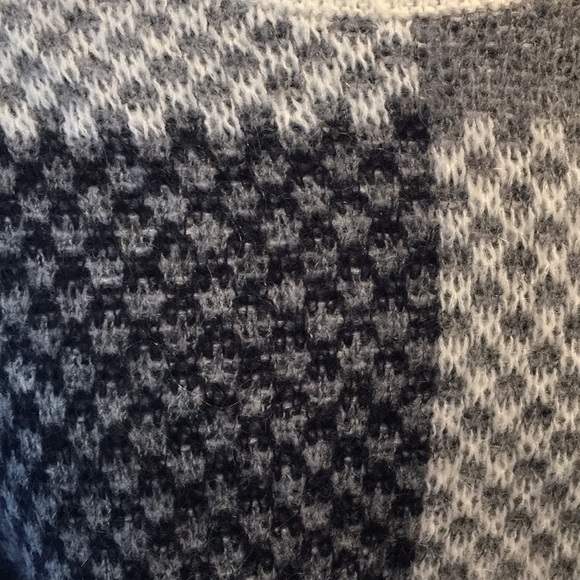 Abercrombie & Fitch plaid sweater Medium - Picture 4 of 5